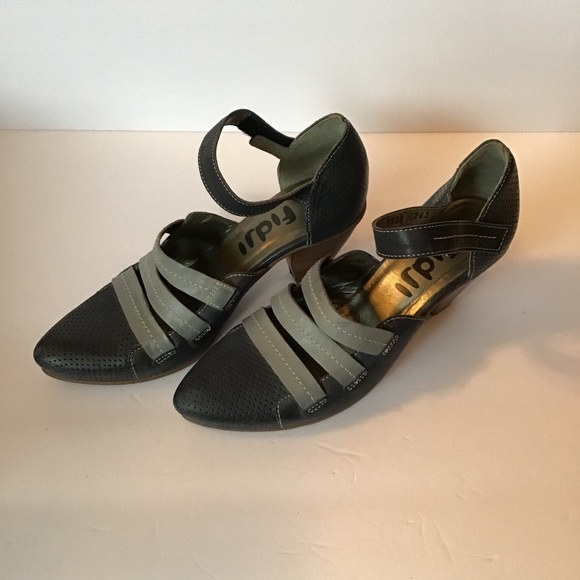 Fidji- Ankle Strap Pump - Picture 2 of 12